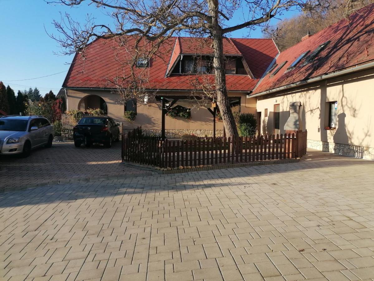 Apartament Bobita Haza Eplény Zewnętrze zdjęcie
